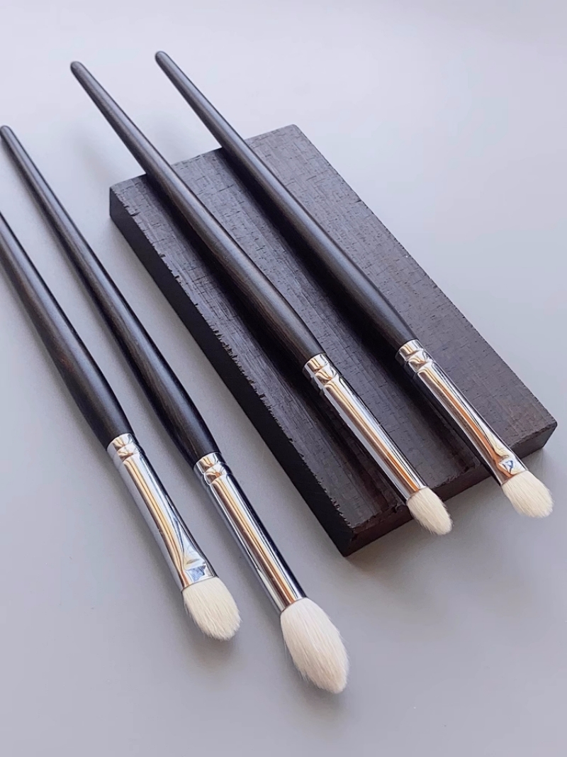 Luxury Skincare Products - Eyeshadow Blending Brush Luxury Natural Fine